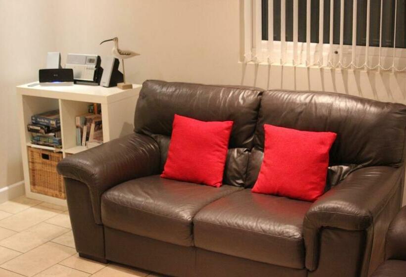 Пансион Seaview Cottage