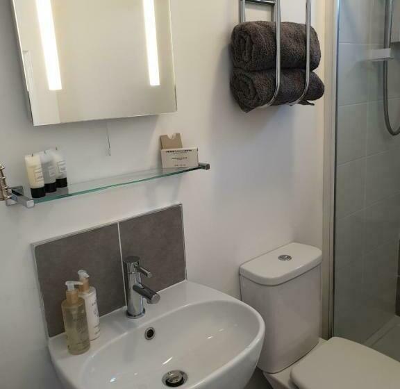 ペンション The Waters Edge