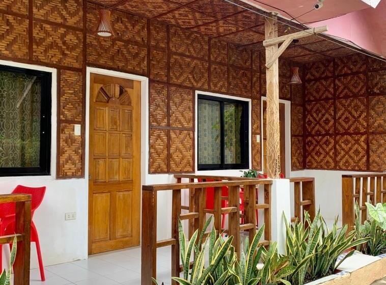 הוסטל Domos Native Guest House