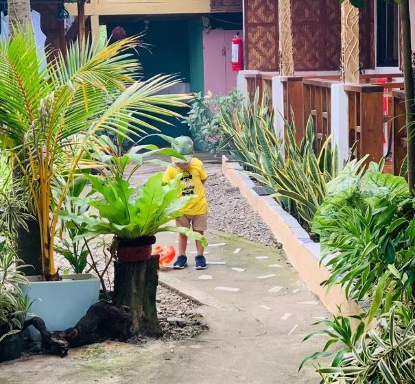 הוסטל Domos Native Guest House