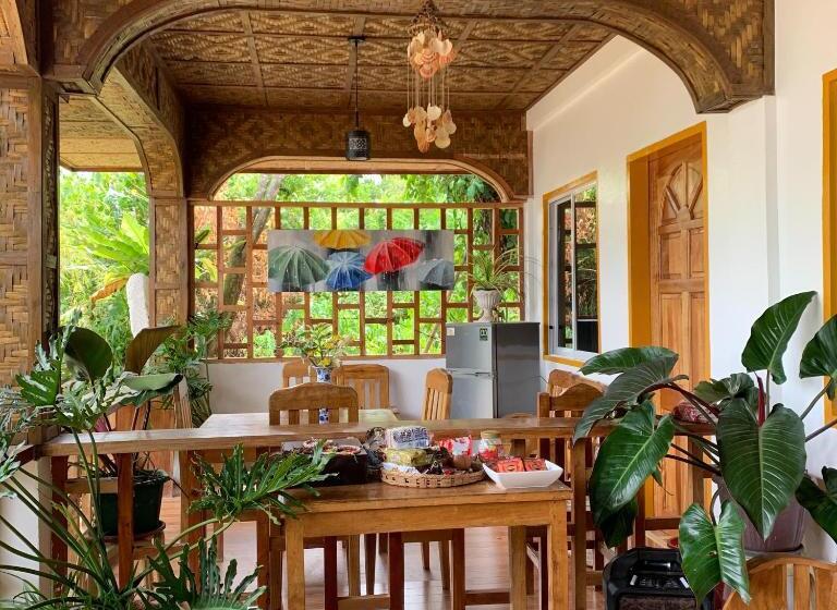 הוסטל Domos Native Guest House