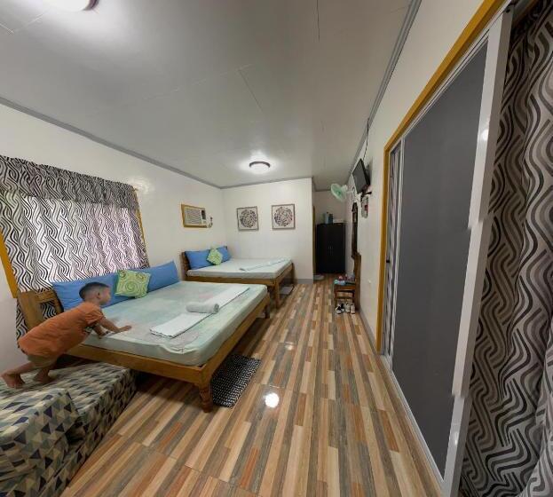 הוסטל Domos Native Guest House