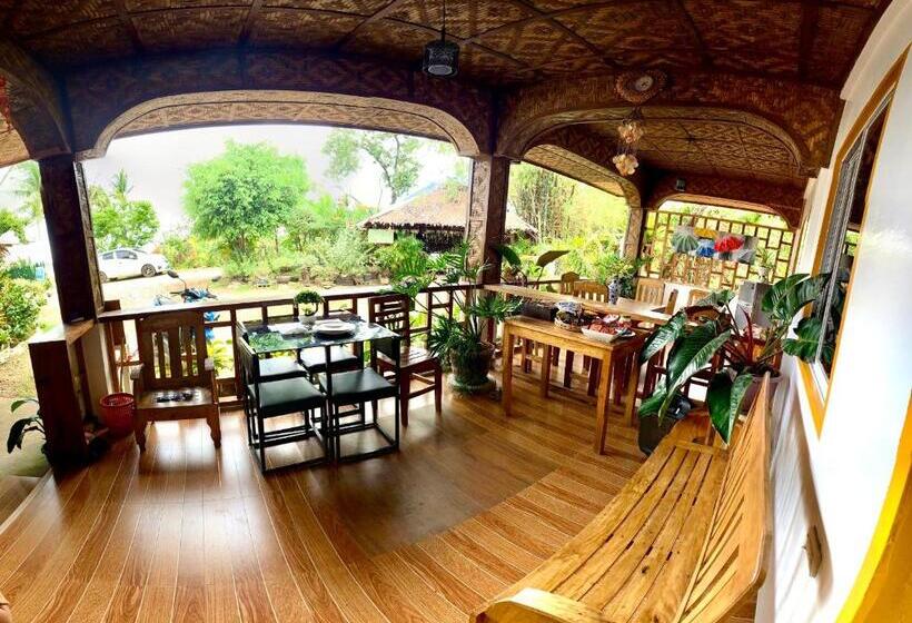 הוסטל Domos Native Guest House