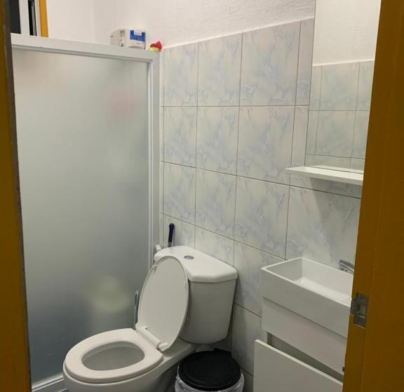 הוסטל Domos Native Guest House