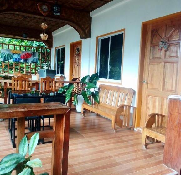 הוסטל Domos Native Guest House