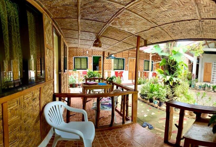 הוסטל Domos Native Guest House