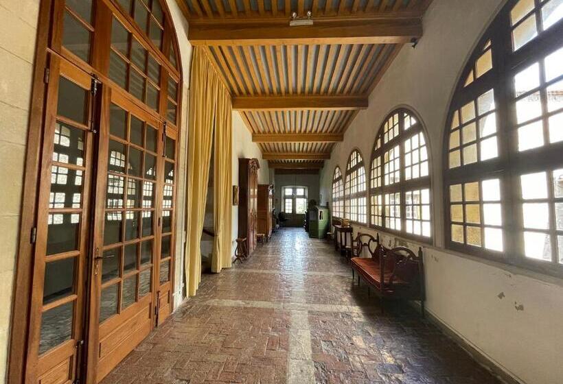 مبيت وإفطار Château De Rousson