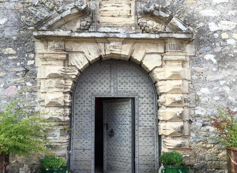 مبيت وإفطار Château De Rousson