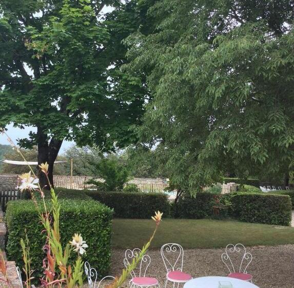 مبيت وإفطار Château De Rousson