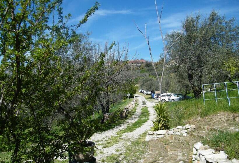 Отель Agriturismo Sorgente Di Luna