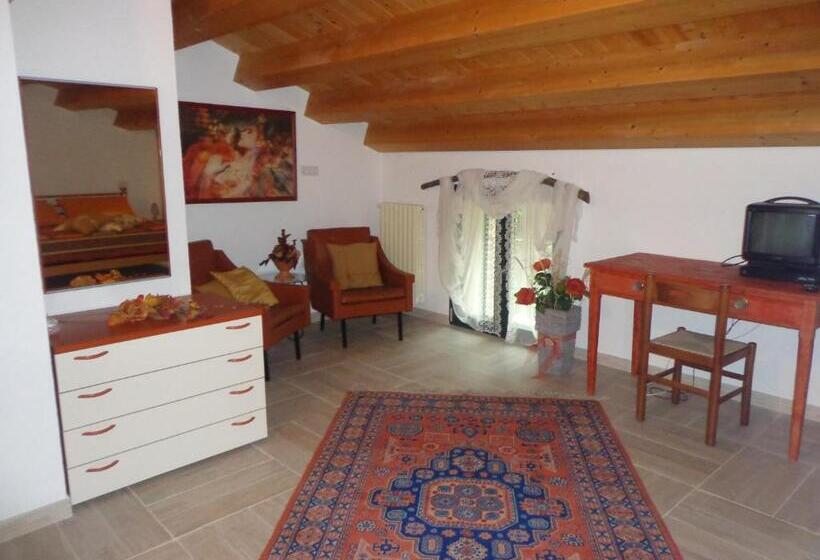 Отель Agriturismo Sorgente Di Luna