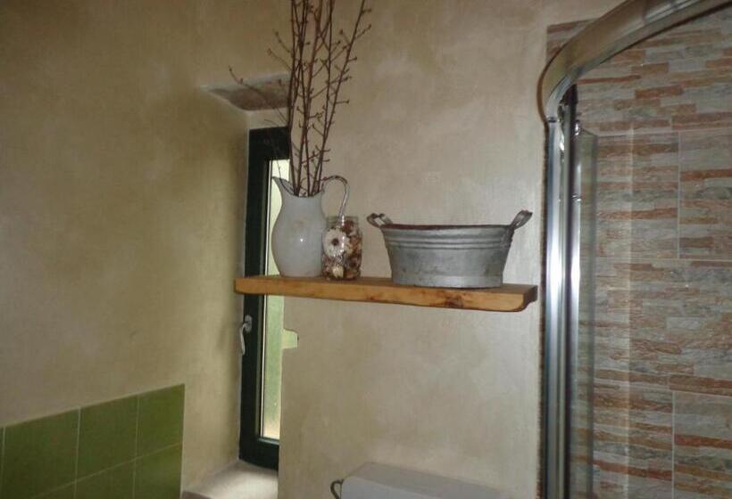 Отель Agriturismo Sorgente Di Luna