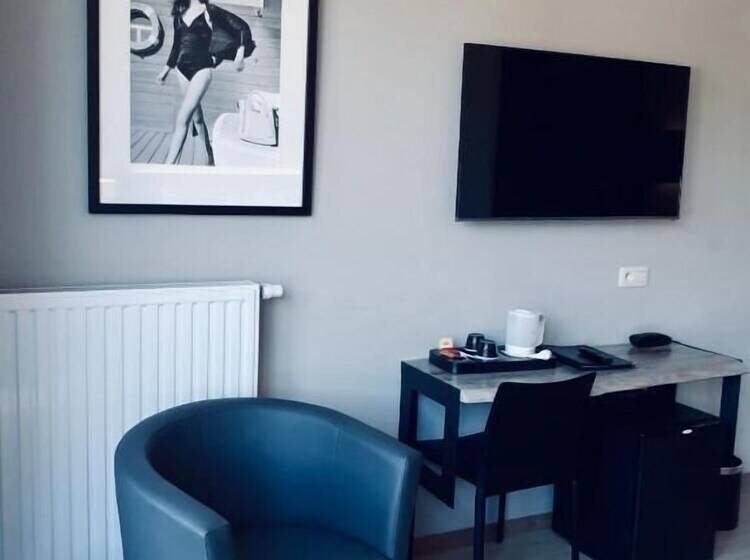 Отель Hôtel Wellness Eau De Roche Durbuy