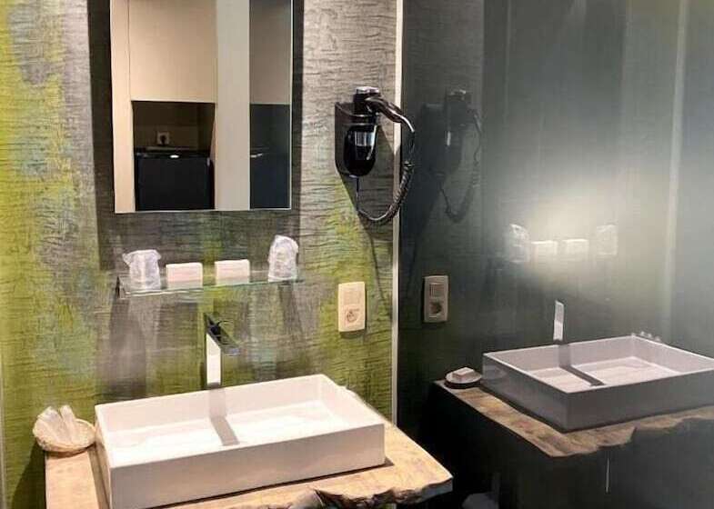 Отель Hôtel Wellness Eau De Roche Durbuy