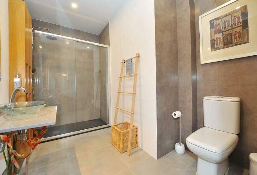 پانسیون Cosy Bedrooms Guest House