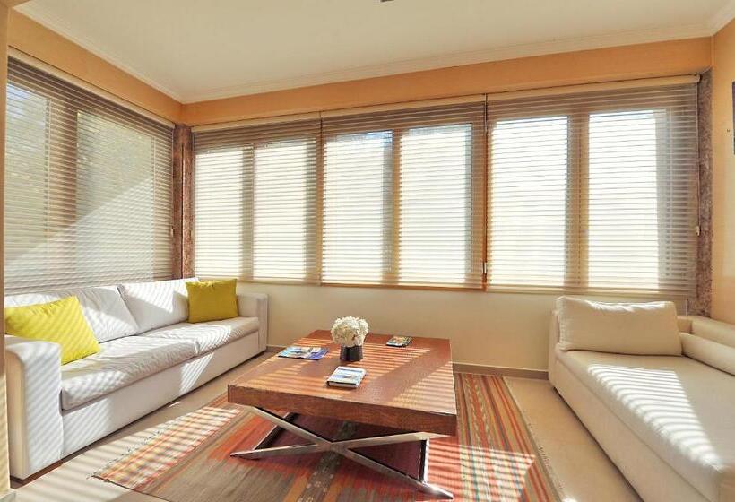 پانسیون Cosy Bedrooms Guest House