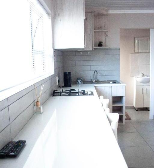 פנסיון Kelzane Self Catering