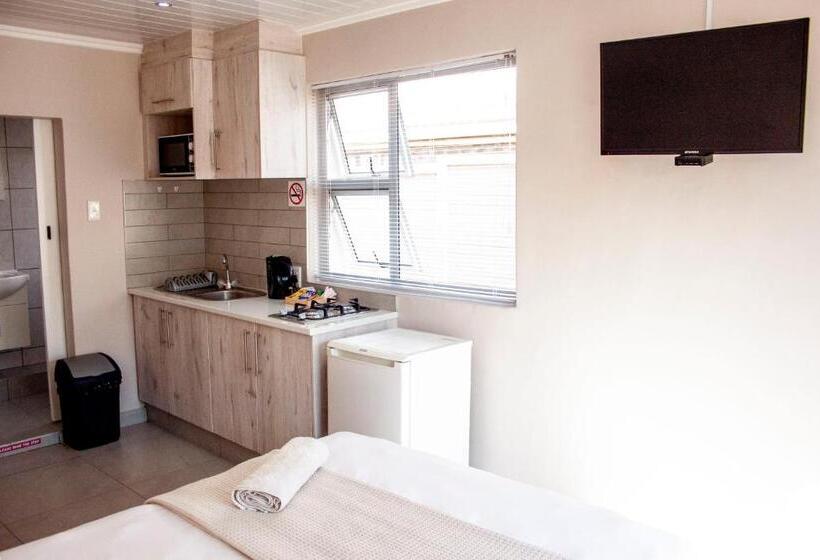 פנסיון Kelzane Self Catering