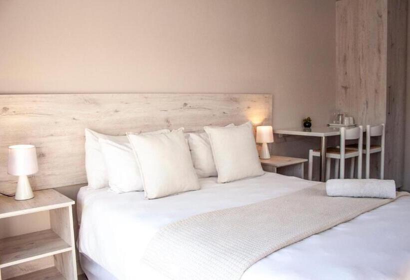 פנסיון Kelzane Self Catering