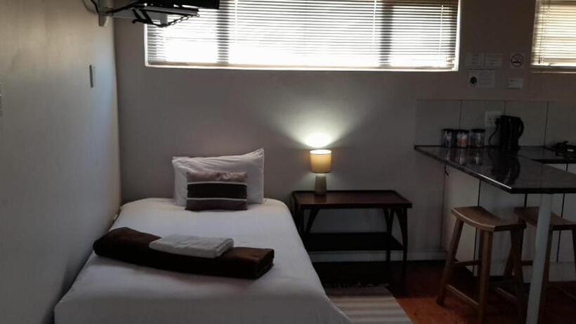 פנסיון Kelzane Self Catering