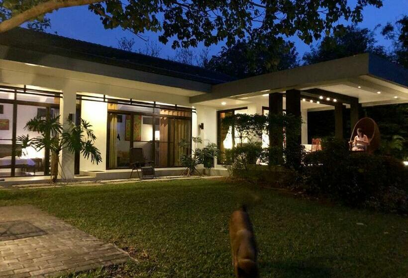 פנסיון Modern Room With Beautiful Pool