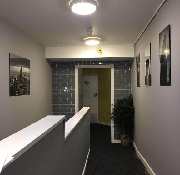 پانسیون Parsons Street