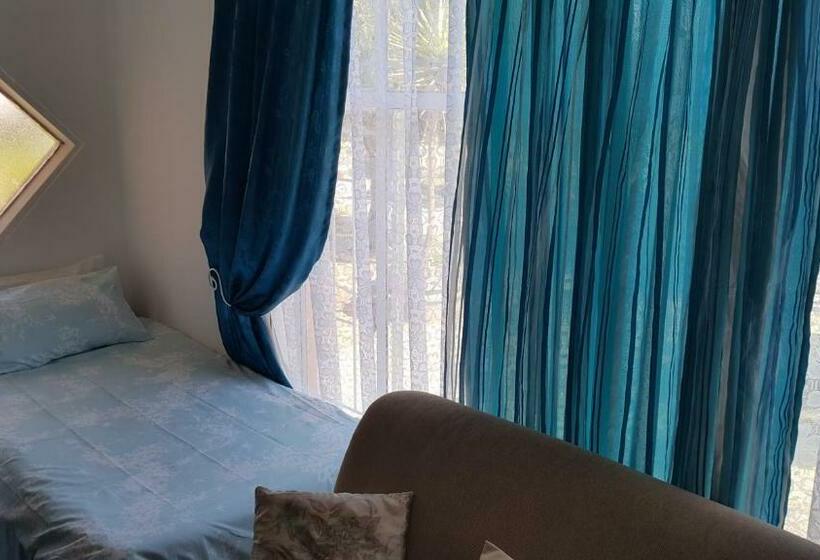 بنسيون Westcoast Central Budget Accommodation