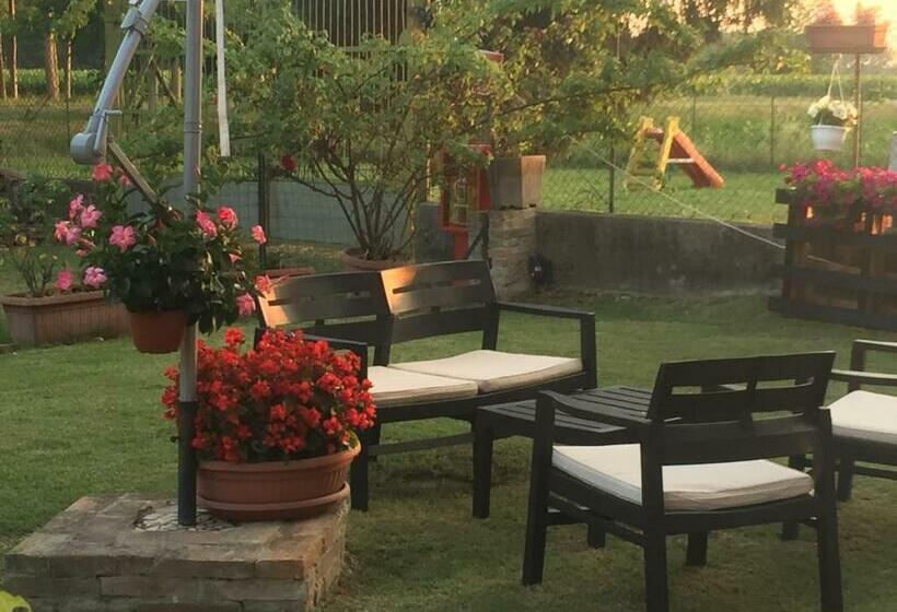 B&b Happiness In The Country