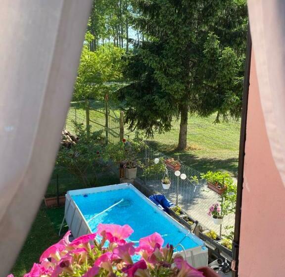 B&b Happiness In The Country