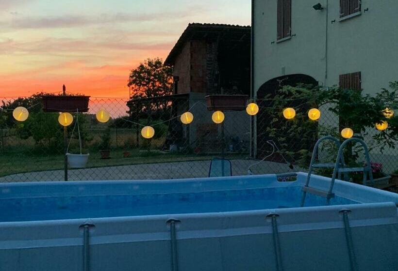 B&b Happiness In The Country