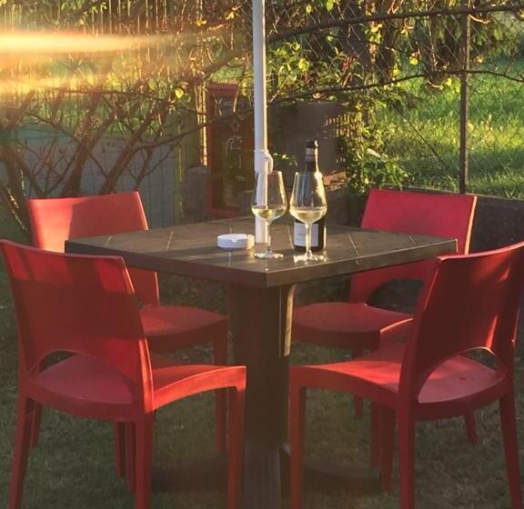 B&b Happiness In The Country