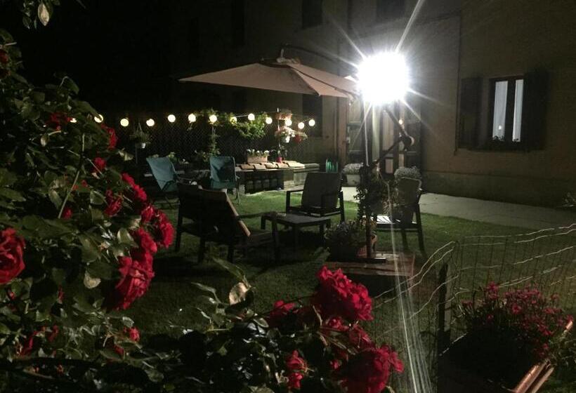 B&b Happiness In The Country