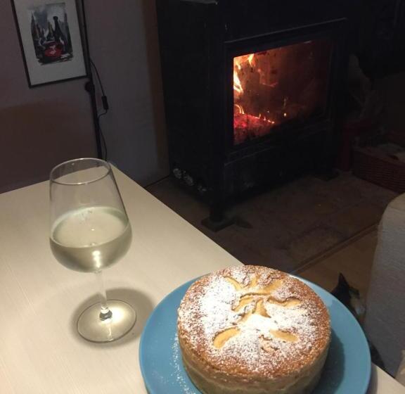 B&b Happiness In The Country