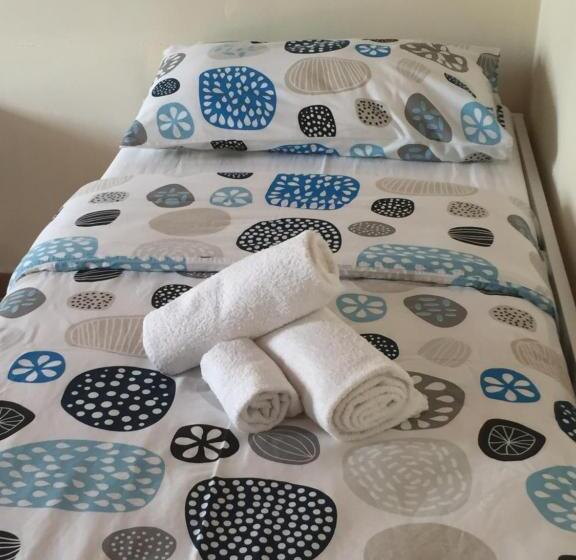 B&b Happiness In The Country