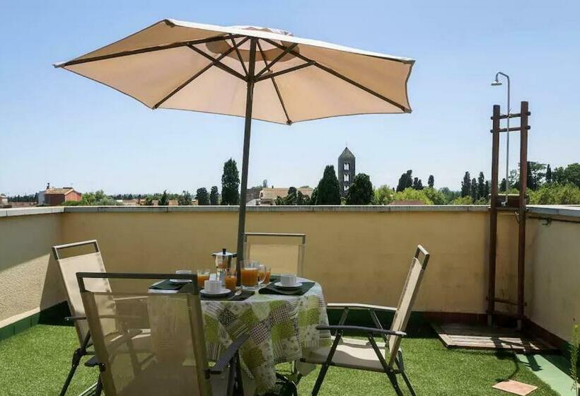 تختخواب و صبحانه Ca La Gloria