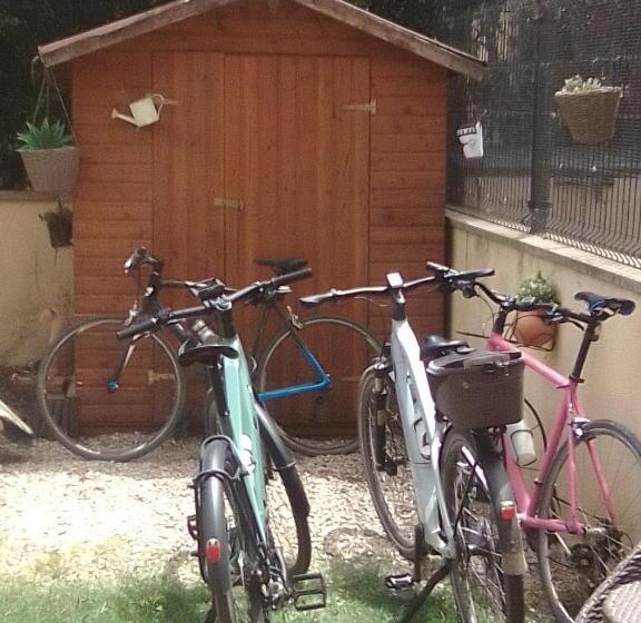 تختخواب و صبحانه Ca La Gloria