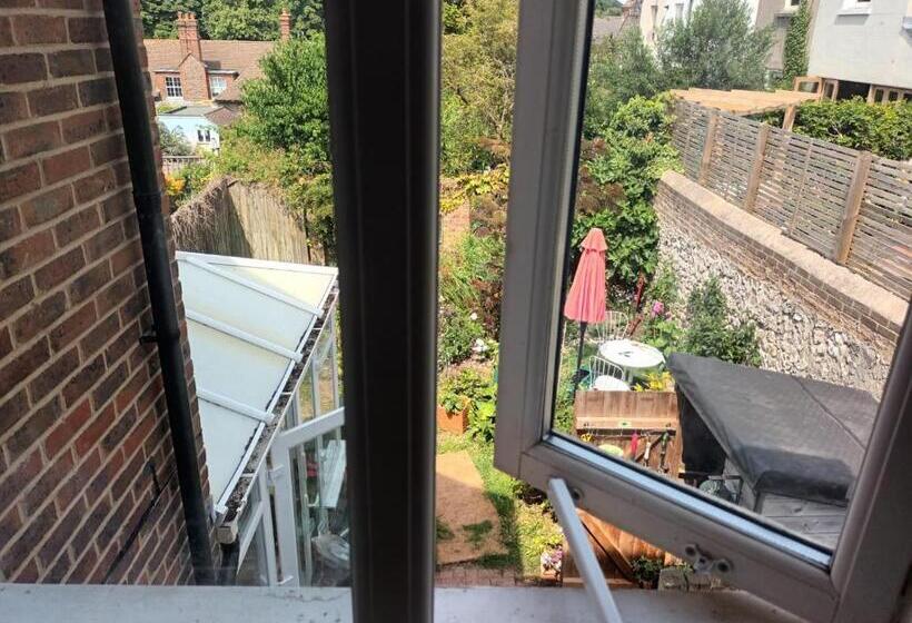 ベッドアンドブレックファースト Chez Jo Apartments