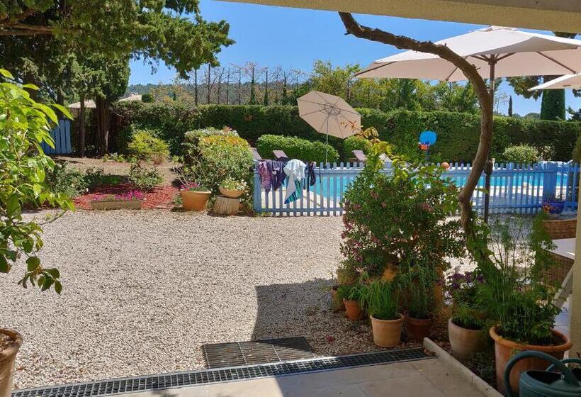 مبيت وإفطار La Luberonne