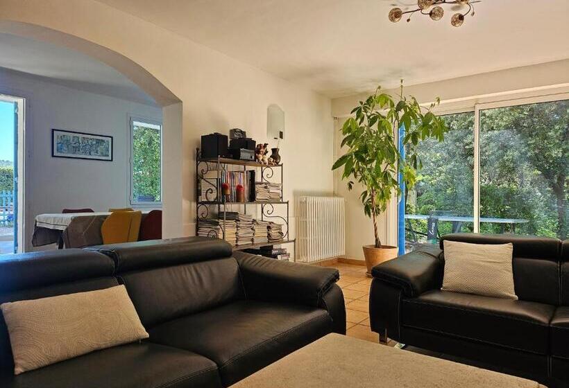 مبيت وإفطار La Luberonne