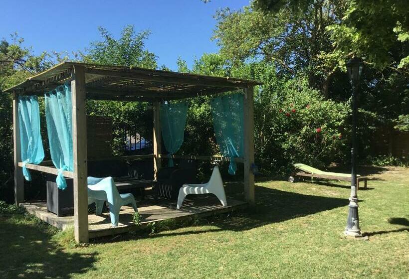 مبيت وإفطار Le Mas Des Platanes