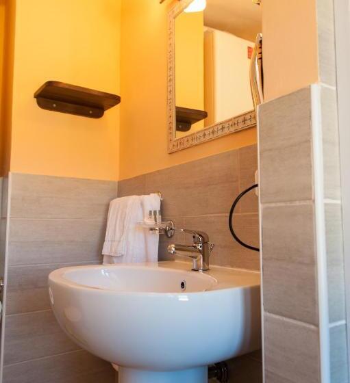 تختخواب و صبحانه Beb Le Frattocchie