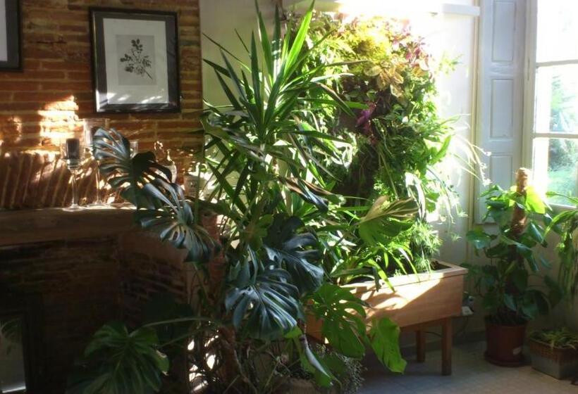 ベッドアンドブレックファースト Maison Doat 1823