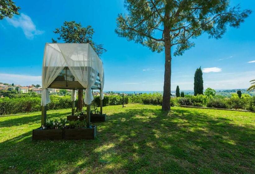 تختخواب و صبحانه Tra Gli Alberi E Il Mare