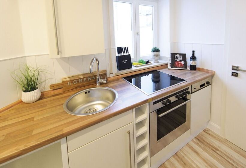 Donau Lodge Boardinghouse