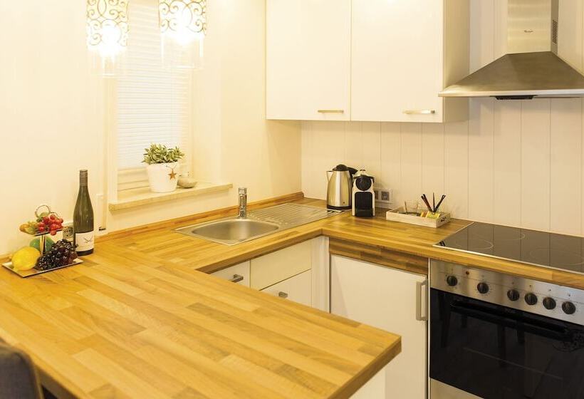 Donau Lodge Boardinghouse