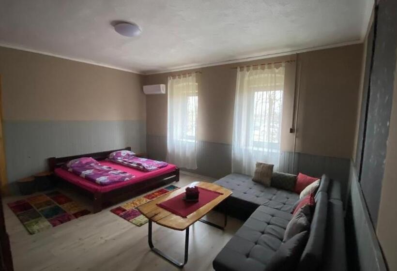 فندق Dobó Tanya