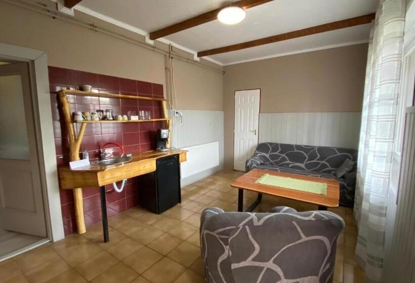 فندق Dobó Tanya