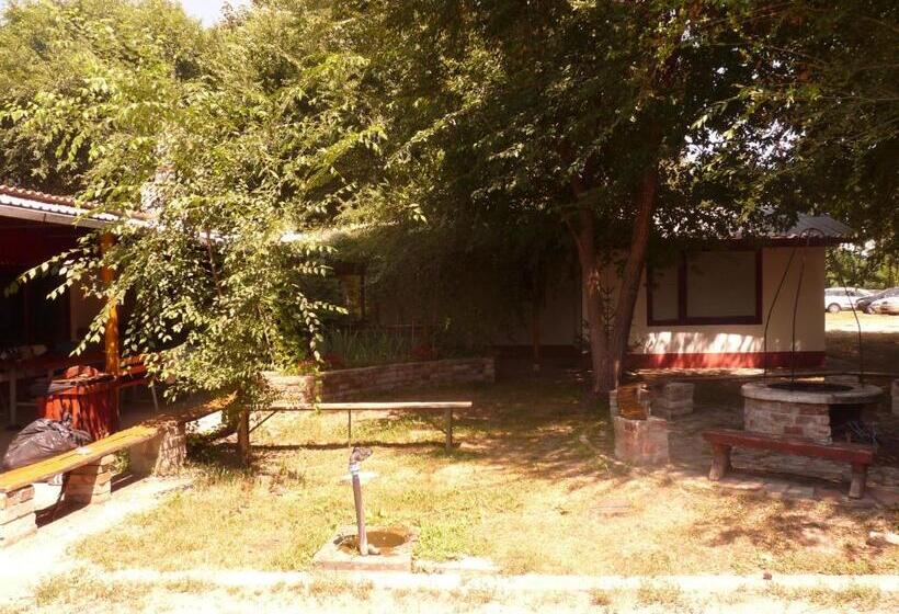 فندق Dobó Tanya