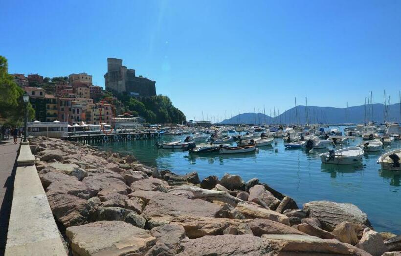 ペンション Al Molo Sea View Rooms