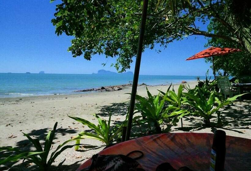 بنسيون Dugong Koh Sukorn